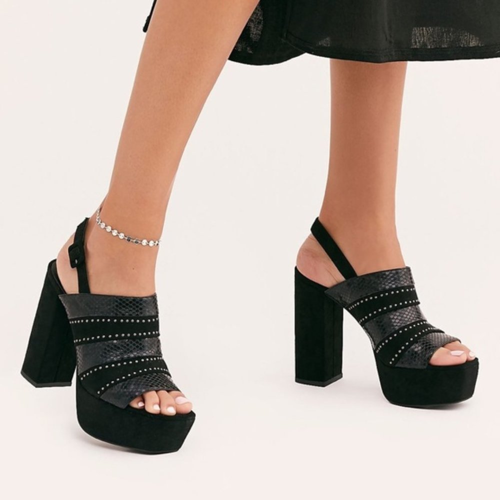 Free People women’s leather clogs sandal.